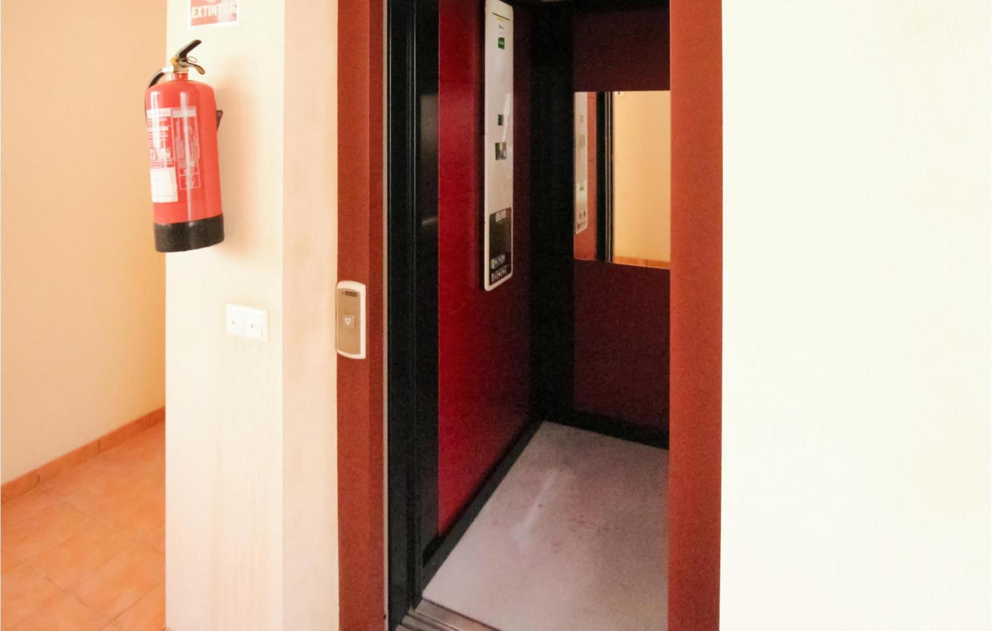 Awesome Apartment In Orihuela With Kitchen 플라야 플라멩카 외부 사진